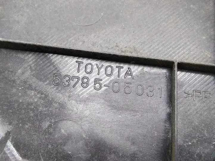 Toyota Avensis T250 (2003 - 2006) 5379505031 Облицовка радиатора — фото 2