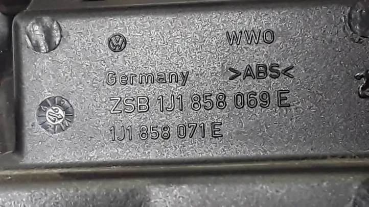 Volkswagen Golf IV (1998 - 2005) 1J1858069E Магнитола / мультимедийная система — фото 3