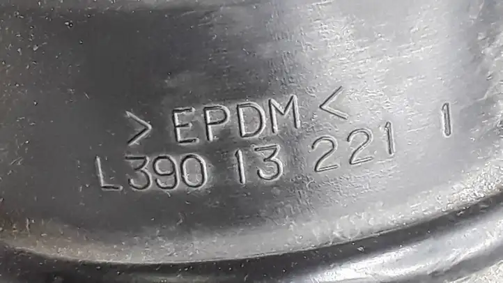 Mazda 6 (2005 - 2007) L390132211 Трубка подачи воздуха — фото 3