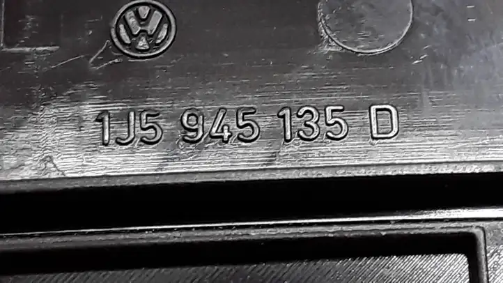 Volkswagen Bora (1998 - 2005) 1J5945135D Дополнительный стоп фонарь — фото 3