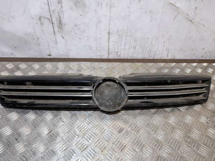 5C6853653 Volkswagen Jetta VI Grotelės priekinės