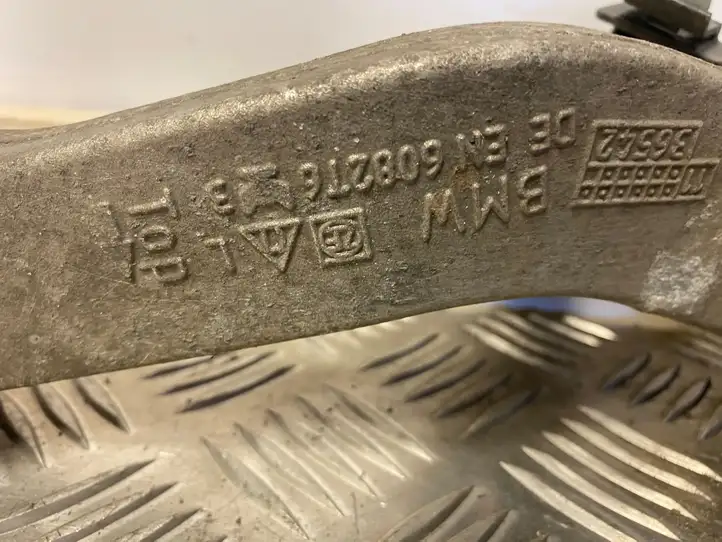 BMW 5 F10 F11 (2009 - 2016)  EN6082T6 Рычаг