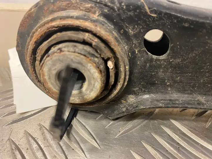 BMW 3 E90 E91 (2005 - 2012)  33326782237 Рычаг