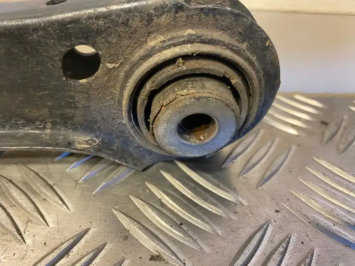 BMW 3 E90 E91 (2005 - 2012)  33326782237 Рычаг