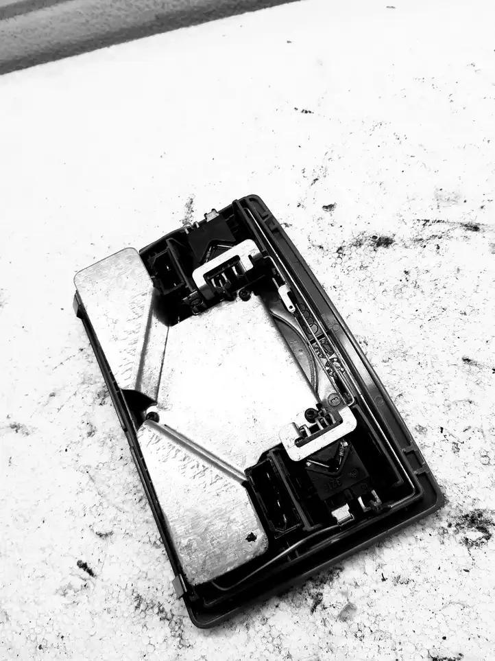 Audi A6 S6 C5 4B (2001 - 2004) 4B0947303 Передняя подсветка — фото 2
