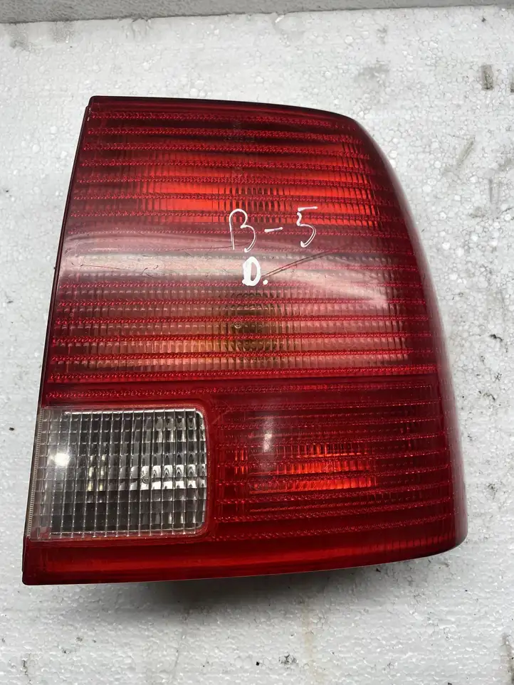 Volkswagen PASSAT B5 (1997 - 2000) 3B5945096F Задний фонарь в кузове — фото 1