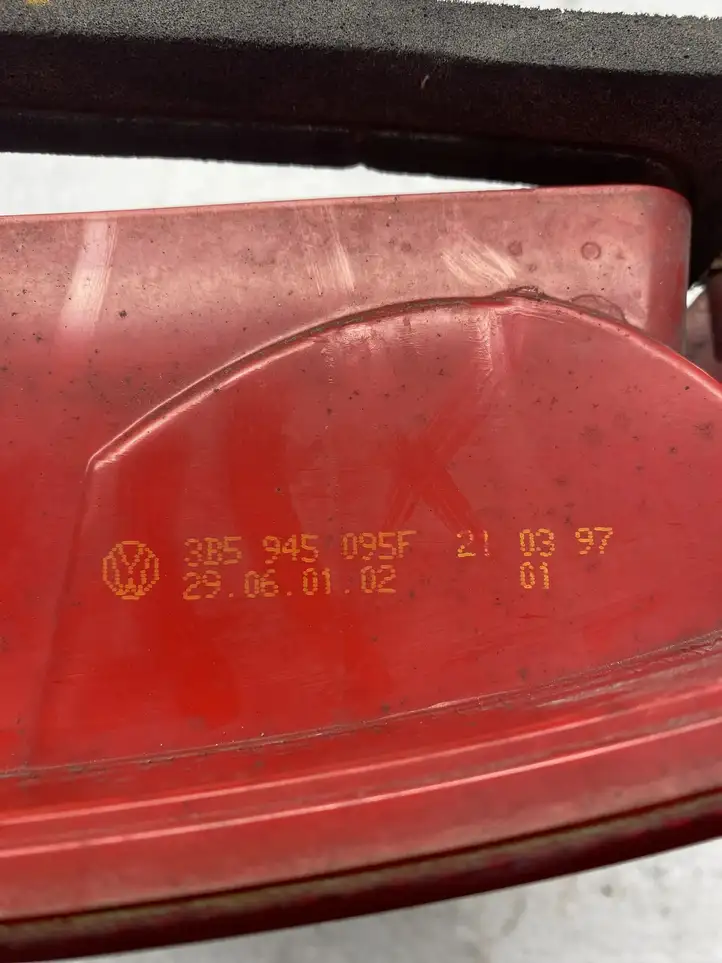 Volkswagen PASSAT B5 (1997 - 2000) 3B5945095F Задний фонарь в кузове — фото 5