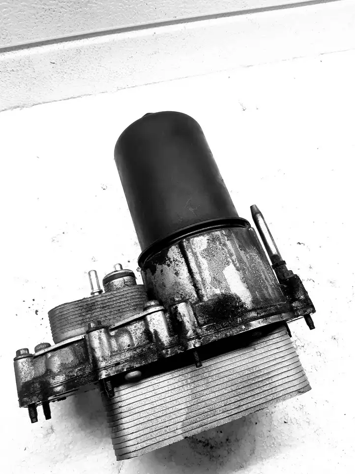 Land Rover Range Rover Sport L494 (2009 - 2013) 4R8Q6C711DA Кронштейн масляного фильтра — фото 3