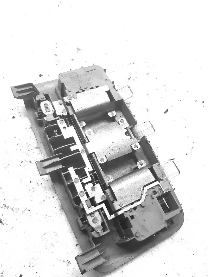 Toyota Avensis T250 (2006 - 2009) 8125005002 Передняя подсветка — фото 2