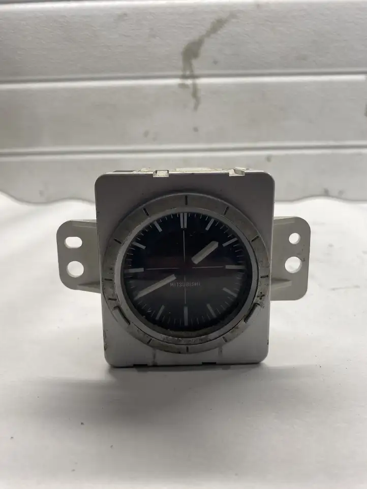 Mitsubishi Outlander (2001 - 2007) ME590103 Часы — фото 1