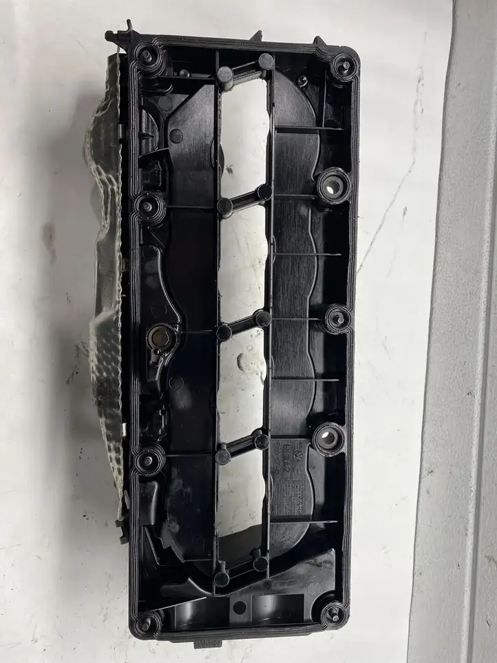 Volkswagen Tiguan (2007 - 2011) 03L103469 Крышка головки блока цилиндров — фото 4