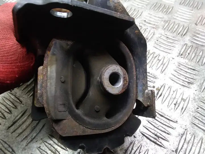 Toyota Corolla Verso AR10 (2004 - 2009) Опора двигателя — фото 4
