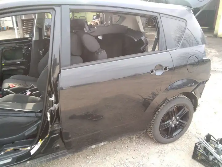 Toyota Corolla Verso AR10 (2004 - 2009) Задняя дверь — фото 1