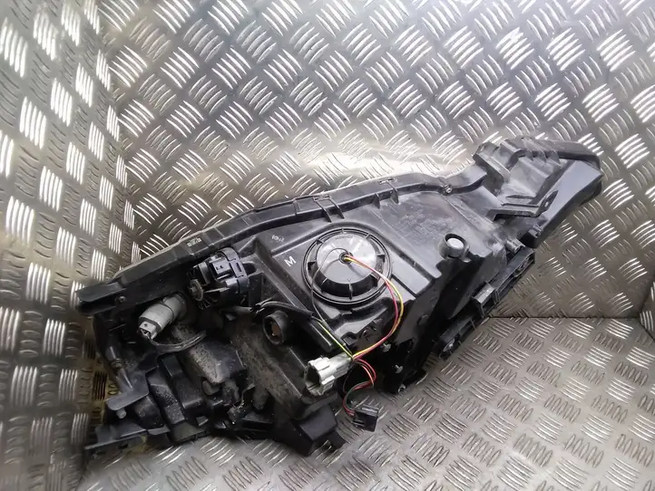 Nissan Leaf I (ZE0) (2010 - 2017) Передняя фара — фото 2