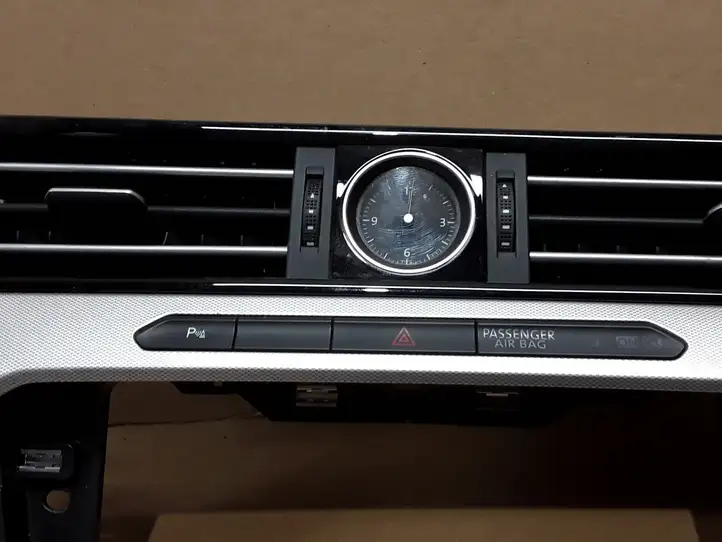 Volkswagen PASSAT B8 (2015 - ) 3G1857083 Центральный воздушный дефлектор — фото 2