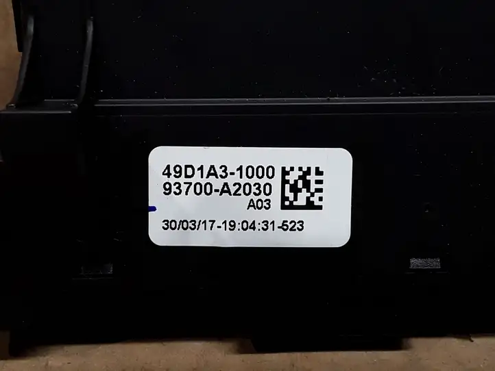 Kia Ceed (2015 - 2018) 93700A2030 Включатель обогрева — фото 3