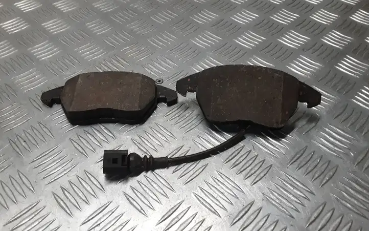 Seat Leon (1P) (2005 - 2012) 181567 Передние тормозные колодки — фото 1