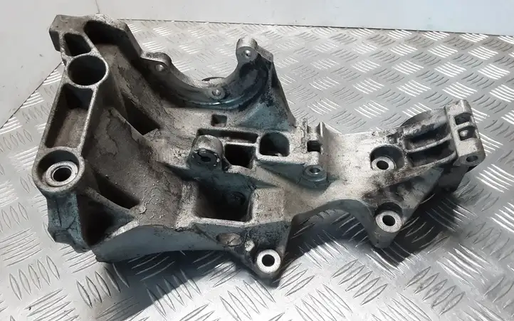 Audi A6 S6 C6 4F (2004 - 2008) 03G903143D Кронштейн генератора — фото 4