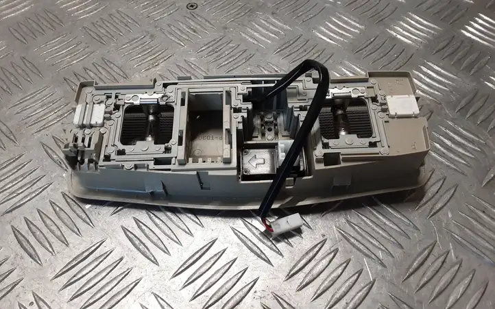 Mitsubishi Outlander (2018 - 2021) 8401A009 Передняя подсветка — фото 5
