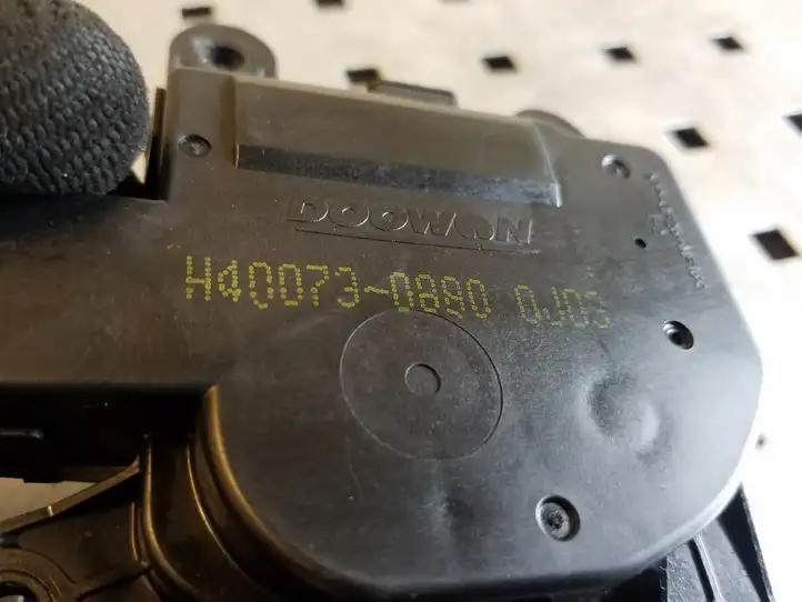 Kia Sorento (2009 - 2014) H400730880 Двигатель задвижки потока воздуха — фото 2