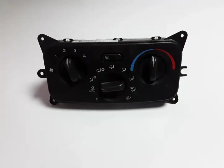Jeep Cherokee (2001 - 2007) P55037533AD Блок управления кондиционером — фото 1