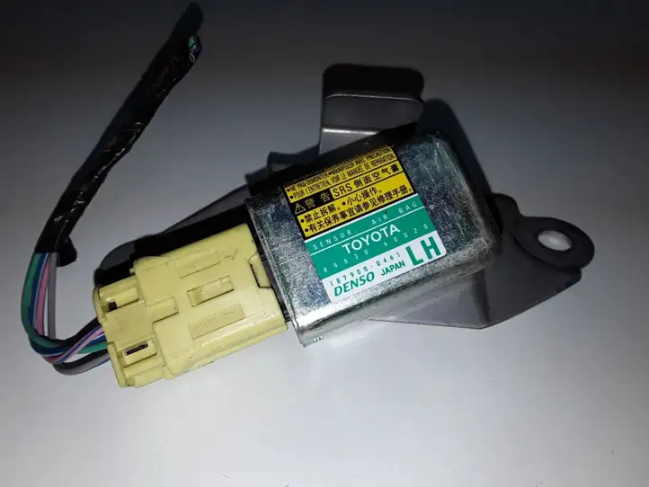 Toyota Land Cruiser (J120) (2002 - 2009) 8983060020 Датчик удара SRS — фото 3