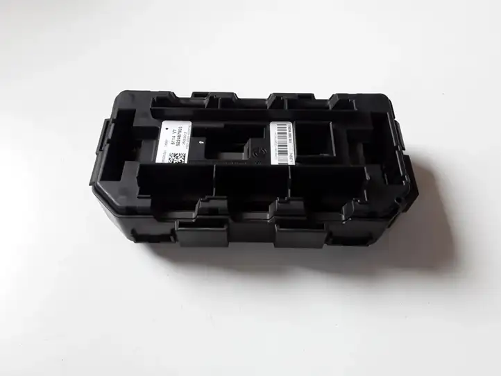 BMW 3 F30 F35 F31 (2012 - 2018) 922487903 Блок предохранителей — фото 3