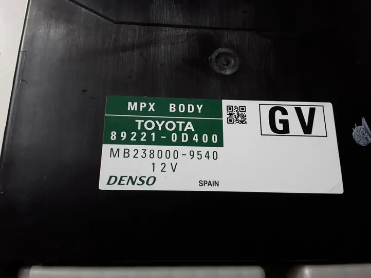 Toyota Yaris (2014 - 2019) 892210D400 Модуль комфорта — фото 3