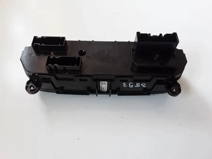 Ford Focus (2015 - 2019) F1ET18549 Блок управления кондиционером — фото 3
