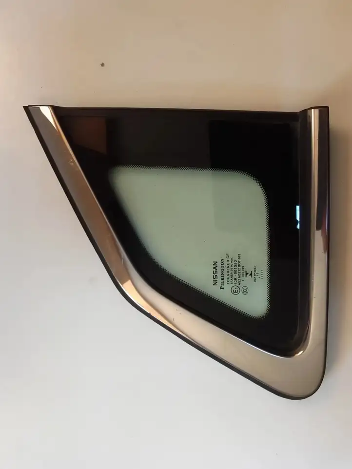Nissan Qashqai (2013 - 2017) E143R001583 Заднее боковое стекло — фото 1