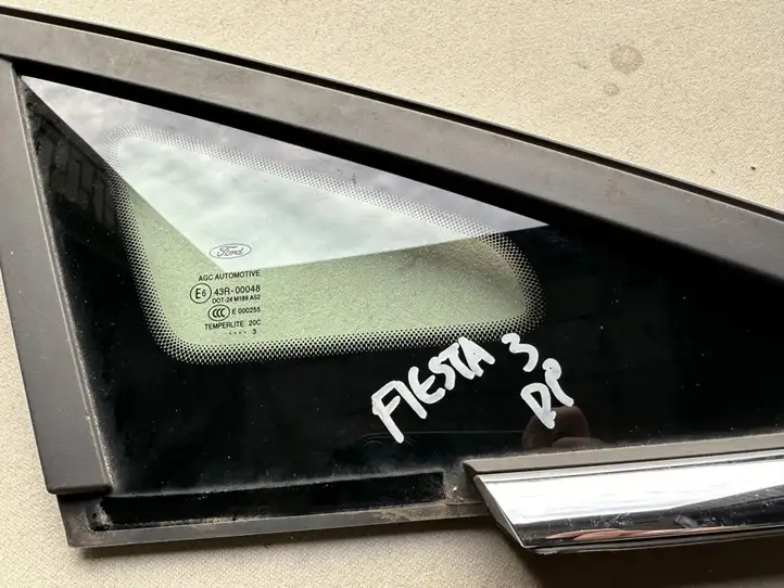 Ford Fiesta (2013 - 2017) AE835429710 Треугольное стекло кузова — фото 3