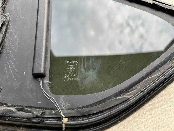 Toyota RAV 4 (XA40) (2012 - 2018) E643R005844 Заднее боковое стекло — фото 2