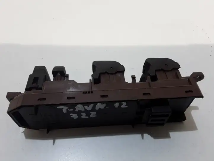 Toyota Avensis T270 (2009 - 2012) 8404005040 Блок кнопок стеклоподъемников — фото 4