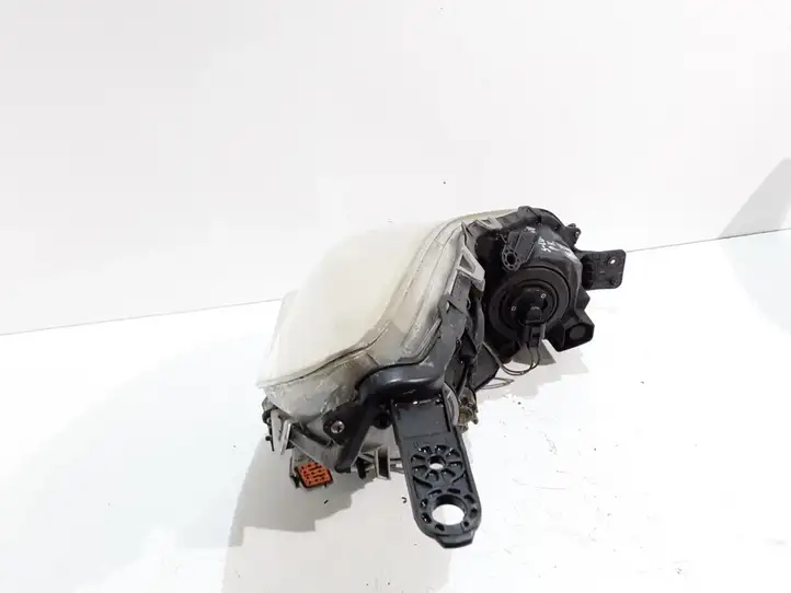 Subaru Legacy (2009 - 2013) Передняя фара — фото 2