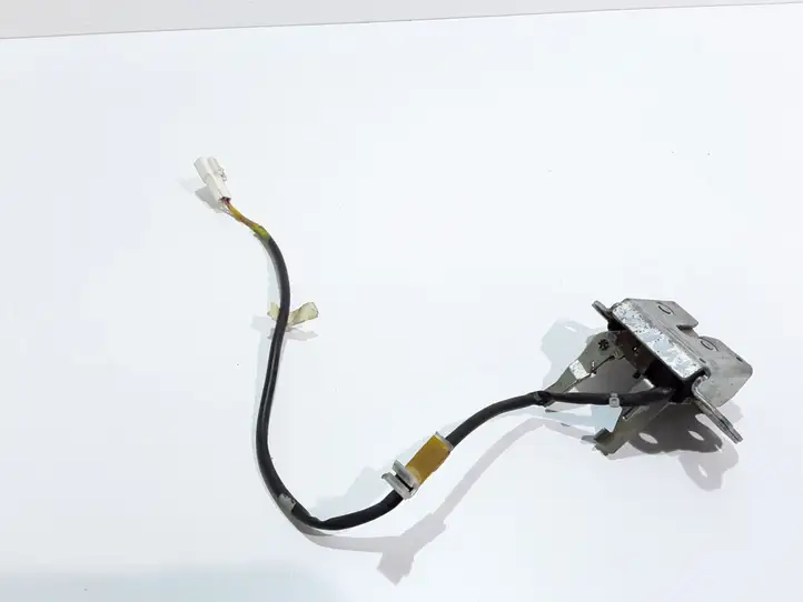 Toyota Yaris (1999 - 2003) Замок крышки багажника — фото 2