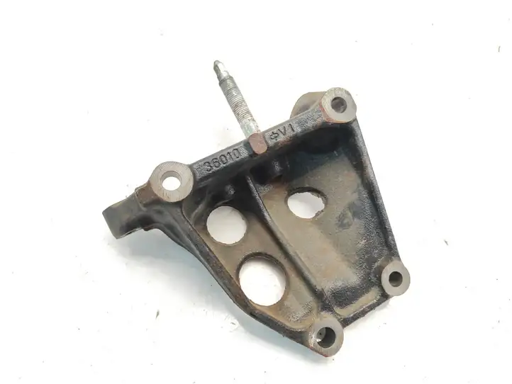 Toyota RAV 4 (XA30) (2006 - 2016) 36010V1 Кронштейн двигателя — фото 1