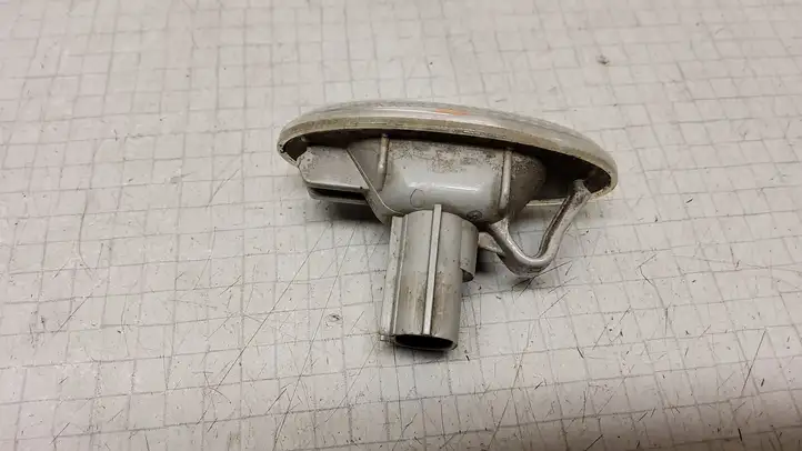 Mazda 6 (2002 - 2005) Поворотный фонарь крыла — фото 2