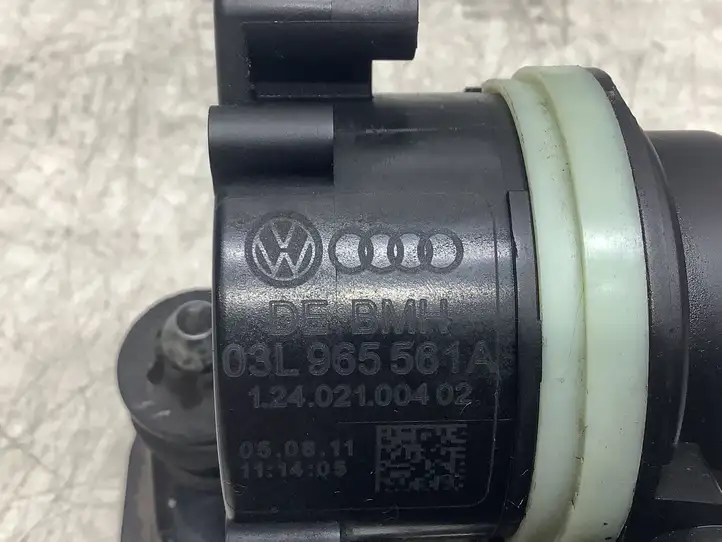 Audi A4 S4 B8 8K (2011 - 2015) 03L965561A Электроциркуляционный насос — фото 4