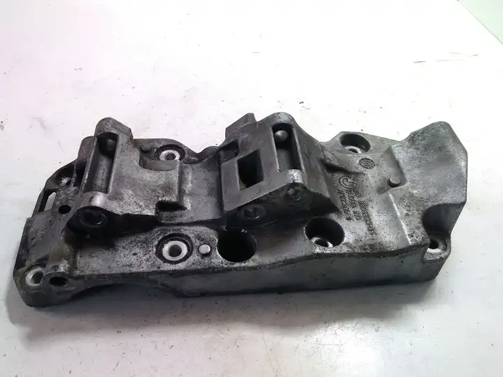 BMW 1 F20 F21 (2011 - 2019) 1116850686305 Кронштейн генератора — фото 3