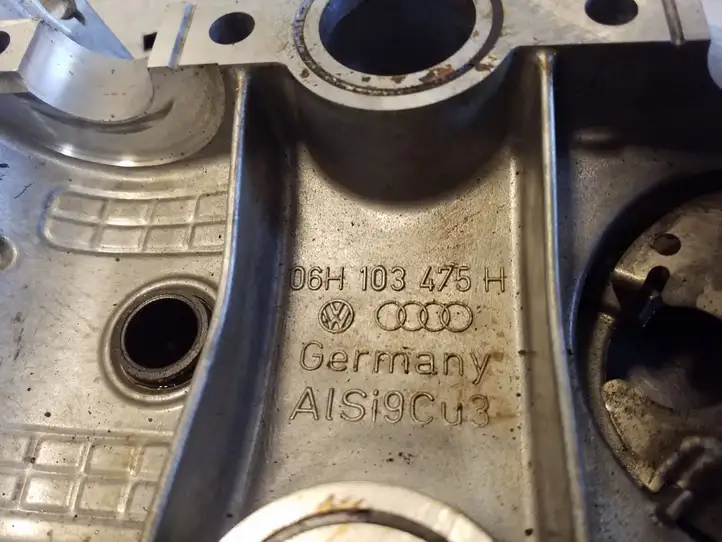 Audi Q5 SQ5 (2008 - 2012) 06H103475H Крышка головки блока цилиндров — фото 4