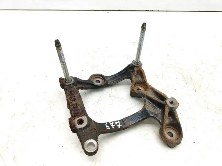Toyota RAV 4 (XA30) (2006 - 2016) 360101414 Кронштейн двигателя — фото 1