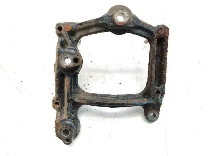 Toyota RAV 4 (XA30) (2006 - 2016) 360101414 Кронштейн двигателя — фото 4