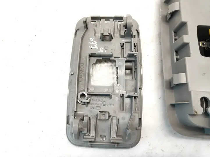 Toyota RAV 4 (XA30) (2006 - 2016) 1D111038G Передняя подсветка — фото 3
