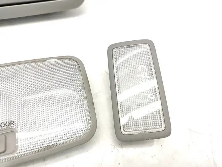 Toyota RAV 4 (XA30) (2006 - 2016) 1D111038G Передняя подсветка — фото 4