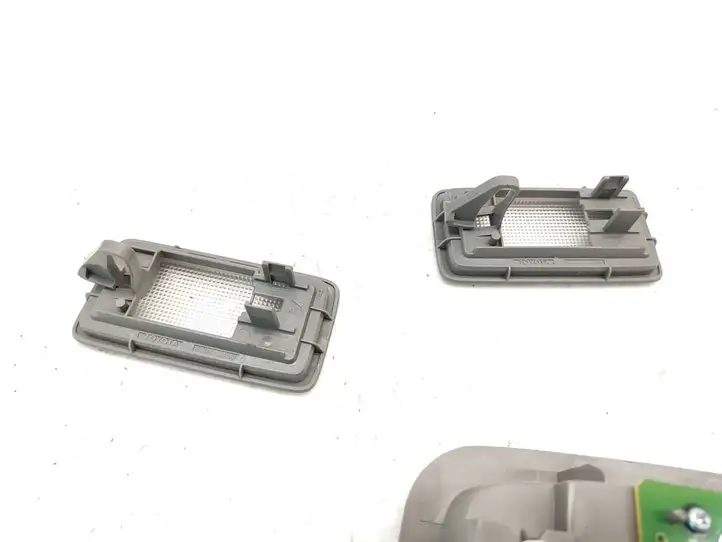 Toyota RAV 4 (XA30) (2006 - 2016) 1D111038G Передняя подсветка — фото 7