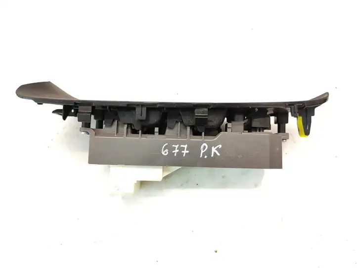 Toyota RAV 4 (XA30) (2006 - 2016) 742320R010 Блок кнопок стеклоподъемников — фото 3