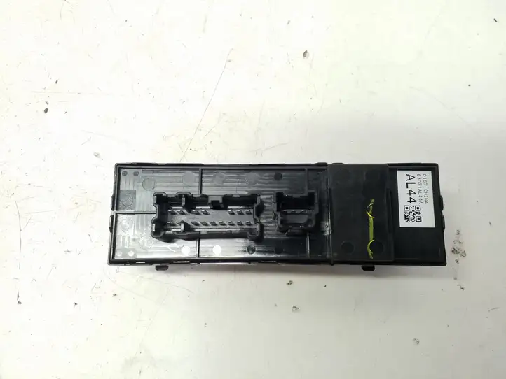 Subaru Outback (BS) (2014 - 2019) 83071AL44A Кнопка стеклоподъемников — фото 3