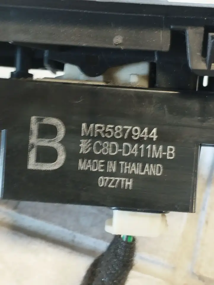 Mitsubishi Colt (2008 - 2012) MR587944 Кнопка стеклоподъемников — фото 2