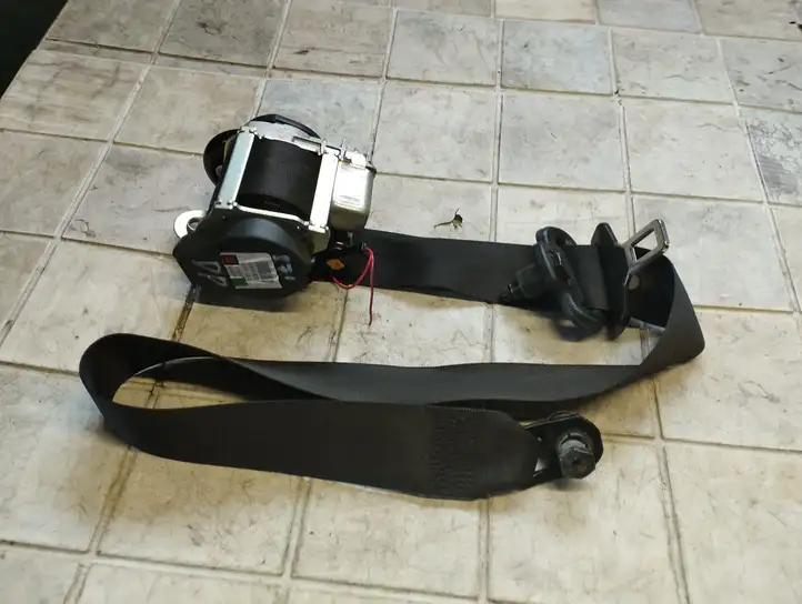 Mitsubishi Colt (2008 - 2012) 606843800 Передний ремень безопасности — фото 1