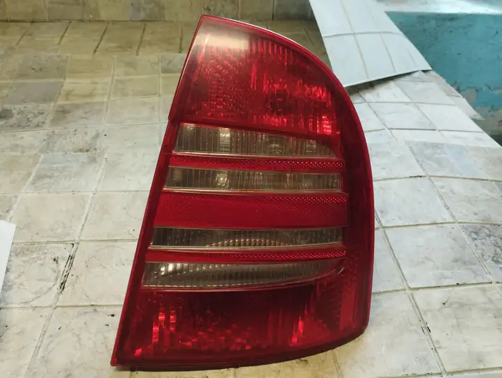 Skoda Superb B5 (3U) (2001 - 2008) 3U5945096 Задний фонарь в кузове — фото 1
